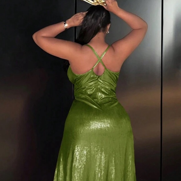 Pleated Spaghetti Strap Dress 💚 - Picture 4 of 4